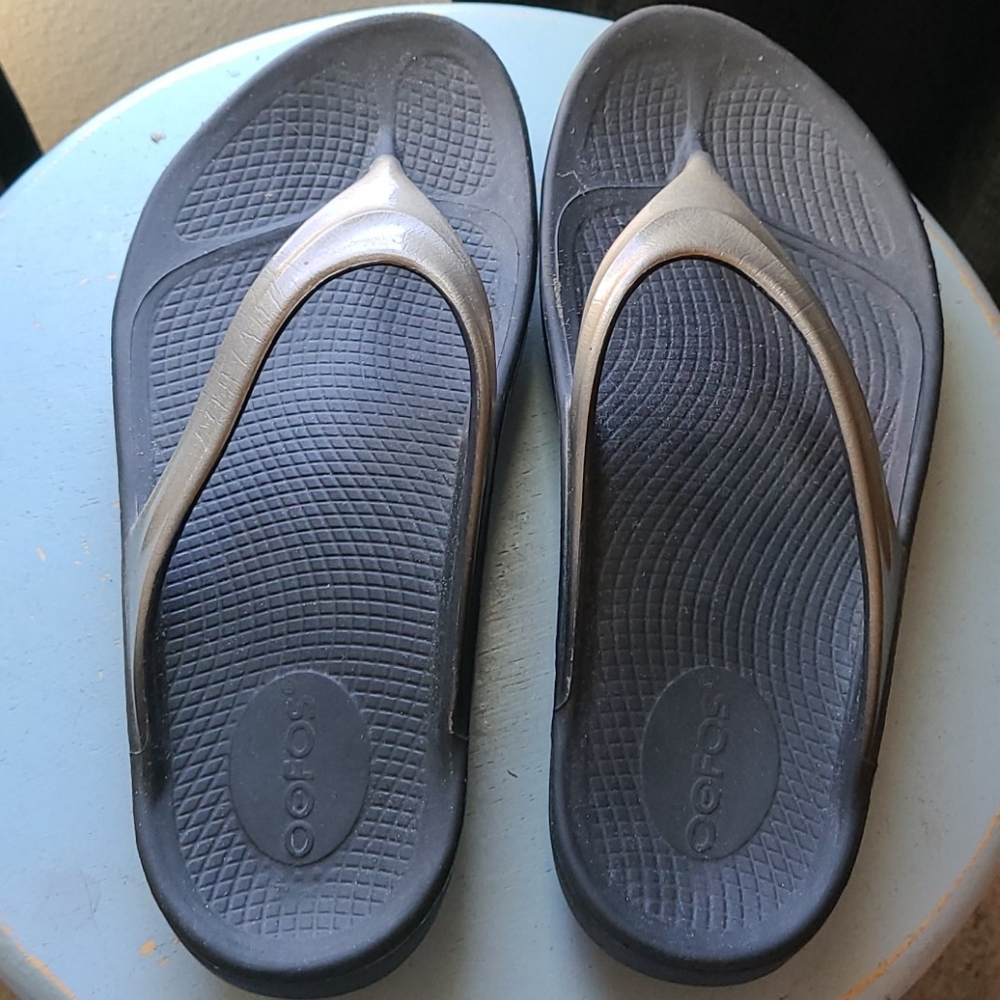 Oofos womens flip flops